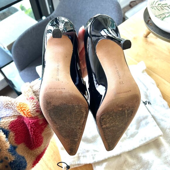 Manolo Blahnik Black Patent Leather Mary Jane Classic Pumps 39 - Picture 4 of 10
